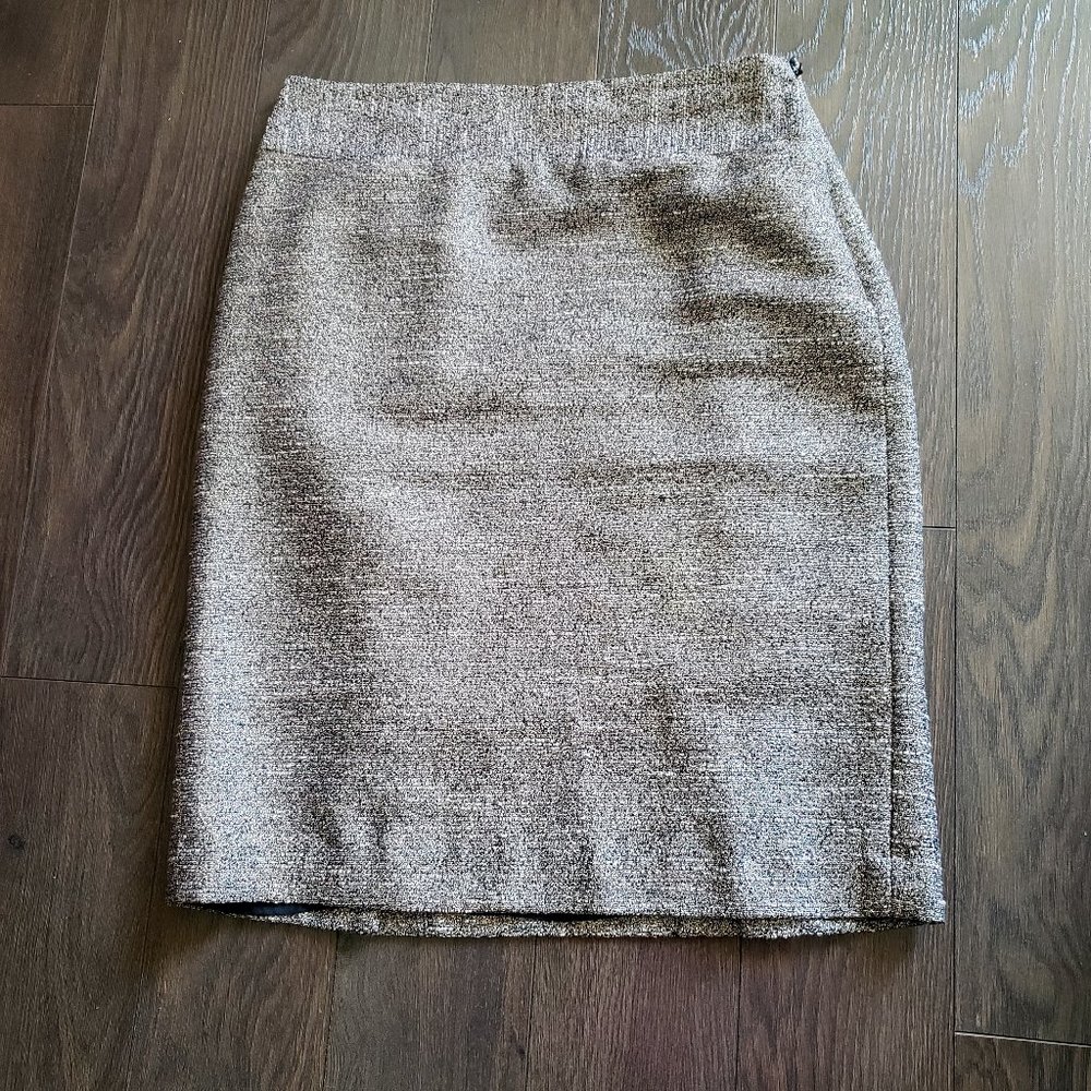 BANANA REPUBLIC Classic Bk/Gr/Pink tweed pattern above knee skirt - Size 4